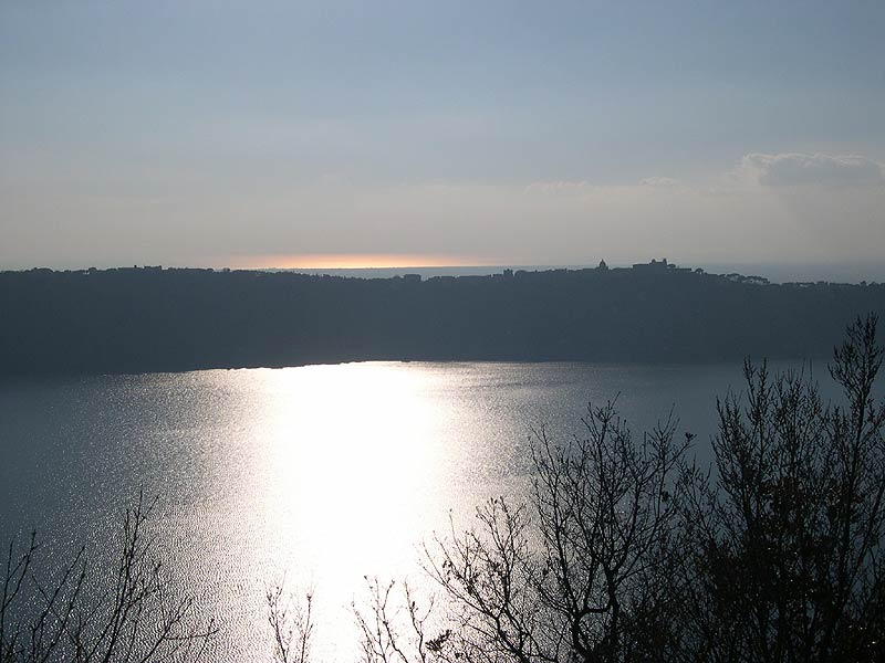 Parco Regionale dei Castelli Romani: dal Convento dei Cappuccini di Albano a Nemi